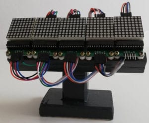 MAX7219 Shields auf einem Stativ