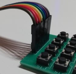 4x4 Matrix Tastatur mit montierten Breadboardkabel