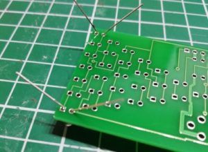 LED auf Platine mit umgeknickten Beinchen