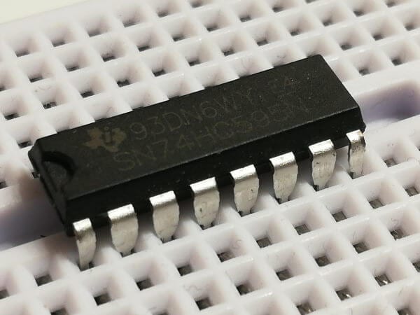 Schieberegister 74HC595N auf 170 Pin Breadboard