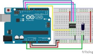 Aufbau der Schaltung zum brennen eines Sketches auf den ATtiny85 mit dem Arduino UNO
