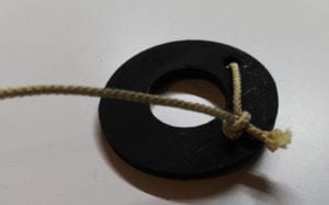 Scheibe mit montierter Kevlarschnur