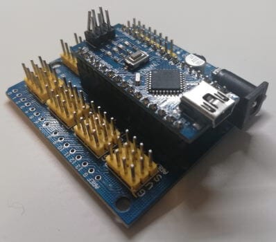 Erweiterungsboard mit Stiftleisten und Stromadapter
