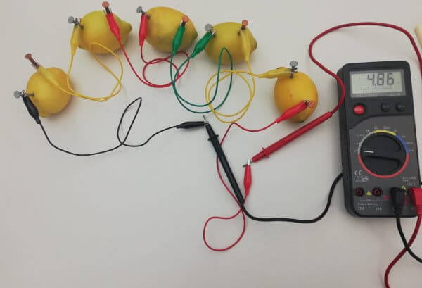 Aufbau einer Zitronenbatterie