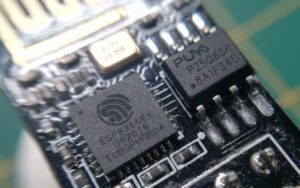 ESP8266 Chip auf dem Microcontroller ESP-01S