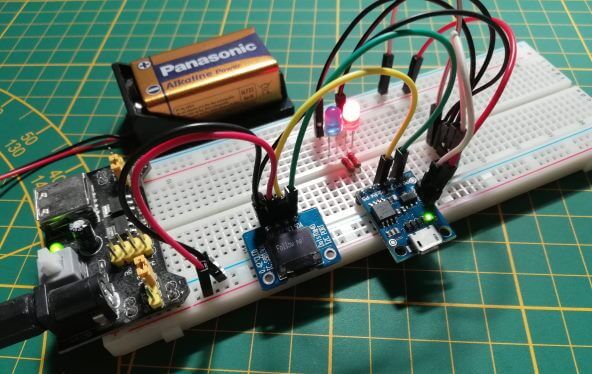 DigiSpark ATtiny85 mit 0,42 Zoll OLED Display und 2 LEDs