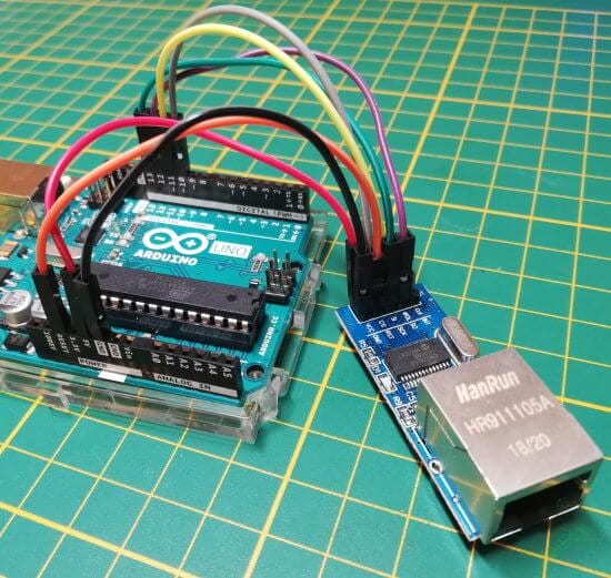 Arduino UNO mit angeschlossenem Ethernet Shield (EN28J60)