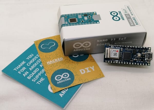 Lieferumfang des Arduino Nano 33 IoT