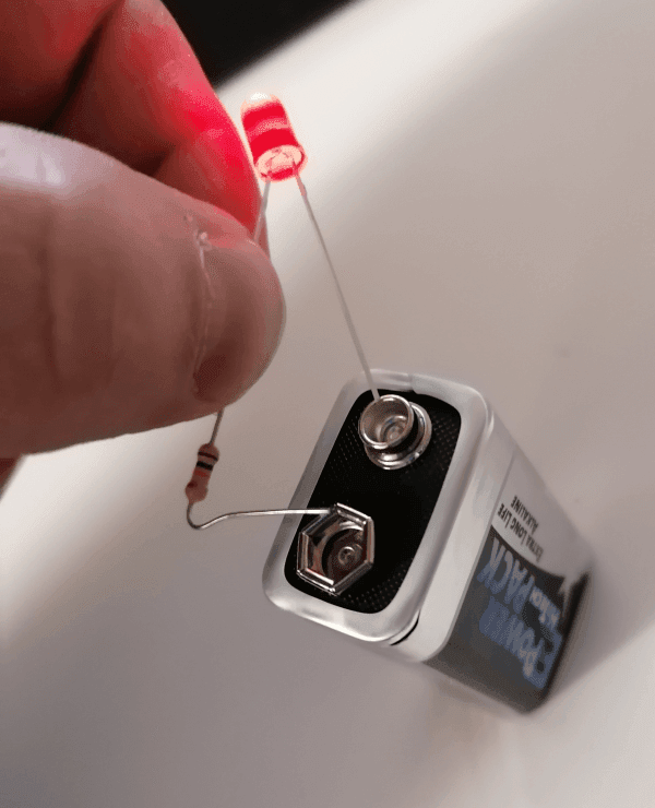 LED & Vorwiderstand an 9V Blockbatterie