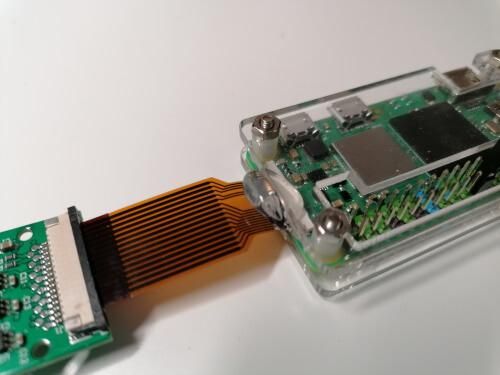 Pi Camera mit Heißkleber fixiert