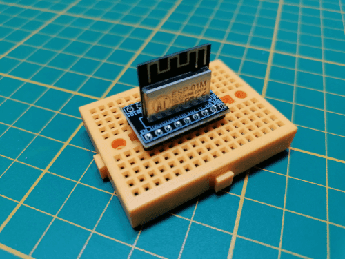 Stiftleisten mit Hilfe eines Breadboards gelötet