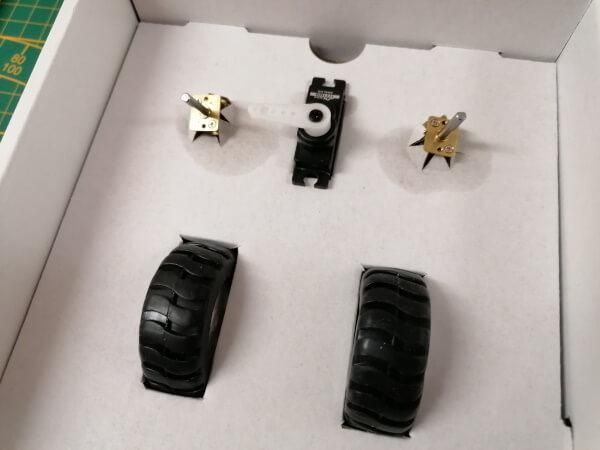 totem Mini Trooper - DC Motoren, Servo und Reifen