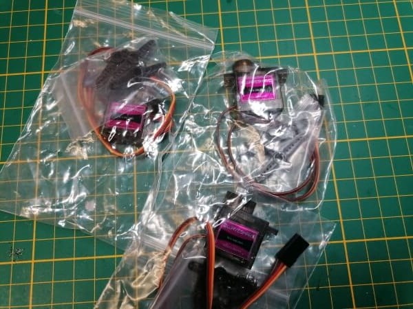 kleine Servomotoren vom Typ WS-MG90S