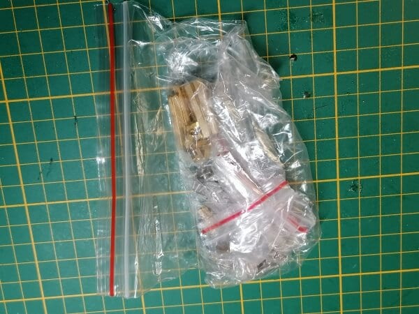 diverse Schrauben und Abstandshalter