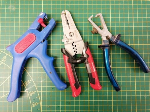 Varianten einer Abisolierzange