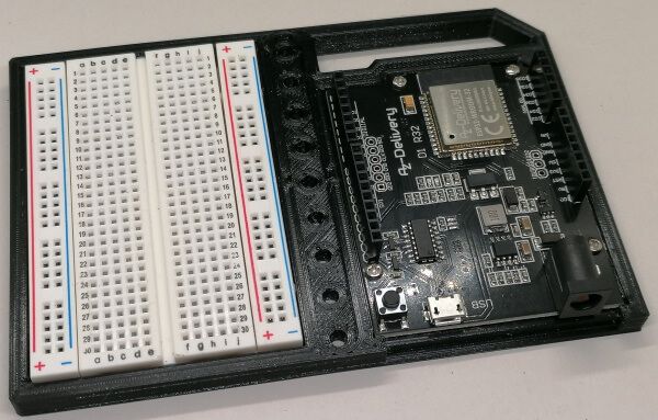 D1 Board mit 400 Pin Breadboard auf Breadboard Holder von Thingiverse