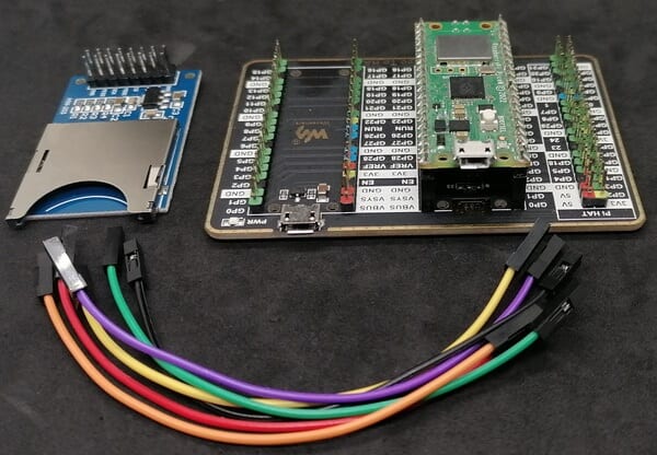 Bauteile für den Anschluss eines SD-Karten Moduls an den Raspberry Pi Pico