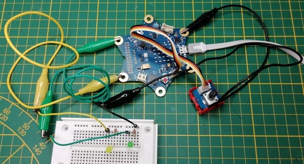 Schaltung - Calliope Mini mit Drehpoti zum steuern des Intervalls eines Wechselblinkers