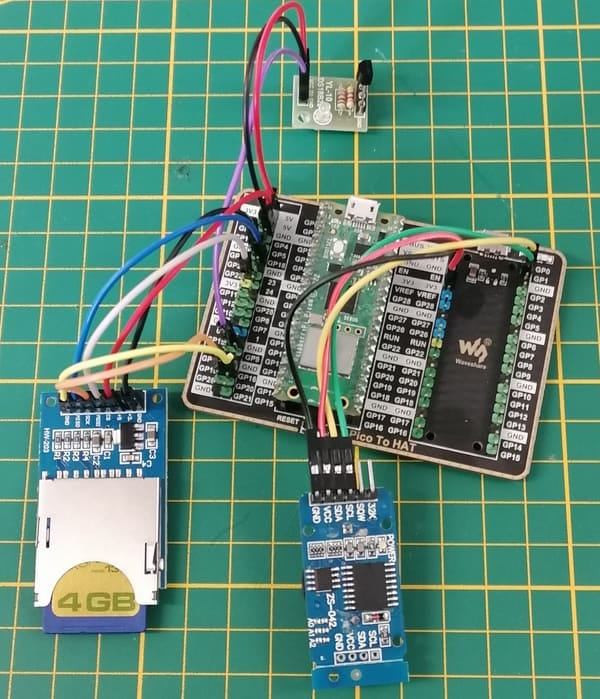 Aufbau der Schaltung - Raspberry Pi Pico mit Realtimeclock, Temperatursensor DS18B20 und SD-Kartenleser