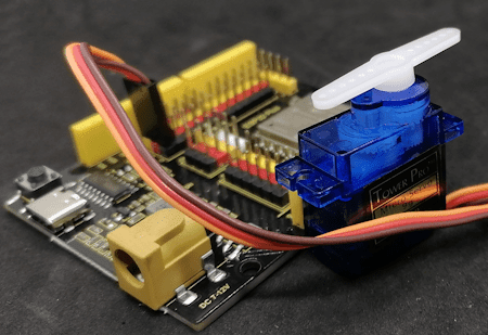 Servomotor SG90 am Keyestudio ESP32 Plus
