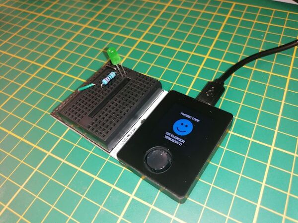 Oxocard Connet mit LED auf Breadboardmodul