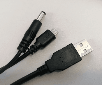 Stecker zum Verbinden des EDU:BIT mit dem Computer