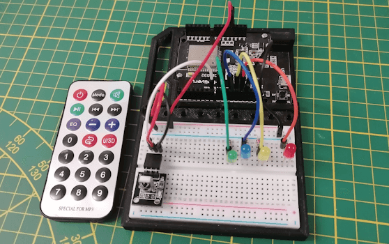 ESP32 mit LEDs und IR-Empfänger (KY022)