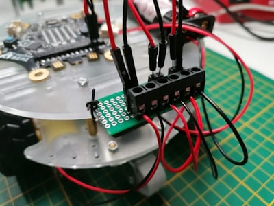 Anschlusspaneele für die Motoren und die Stromversorgung