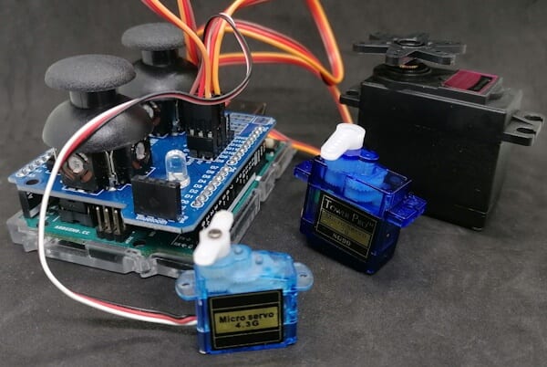 Joystick Shield mit Servomotoren