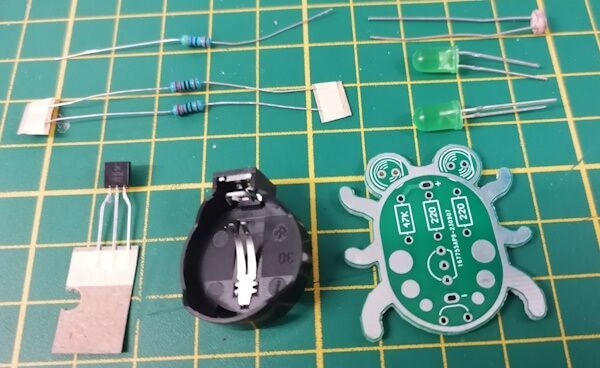 Lieferumfang des Käfer-Bausatzes