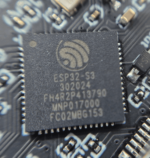 ESP32-S3 Chip auf dem ESP32-S3-Matrix Board von Waveshare