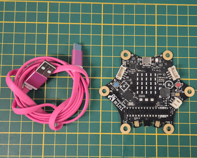 Calliope Mini 3 mit Datenkabel