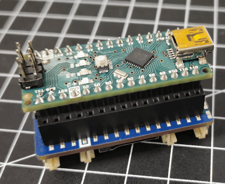 Arduino Nano Connector Carrier mit Arduino Nano