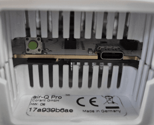 air-Q pro - RESET Taster und USB-C Schnittstelle