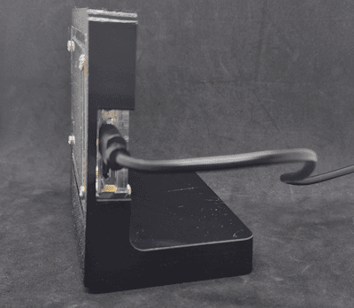 ESP32-2432S028-CYD - Ständer von der Seite