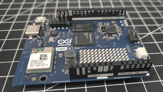 Arduino UNO Q - Ansicht Power und analoge Pins