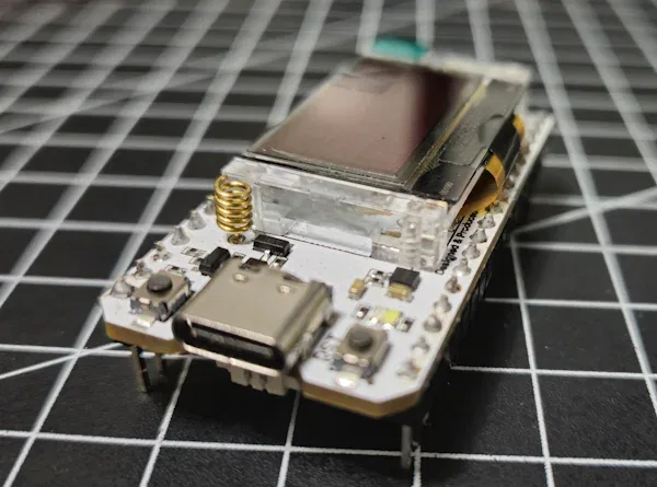 Mikrocontroller Heltec LoRa 32 V3 von vorne