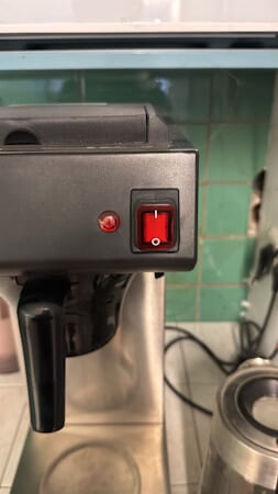 EIN-AUS Schalter einer Kaffeemaschine