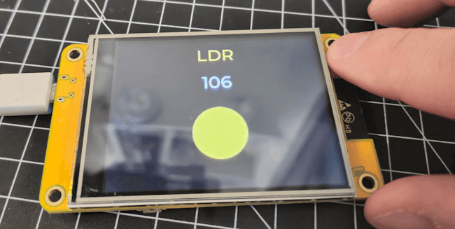 CYD - Anzeige des Wertes vom LDR auf dem Display - Sensor abgedunkelt