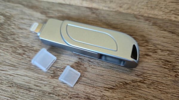 Gaulau - 128GB USB-Stick  - Staubkappen und Stick