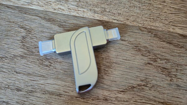 Gaulau - 128GB USB-Stick  - Staubkappen