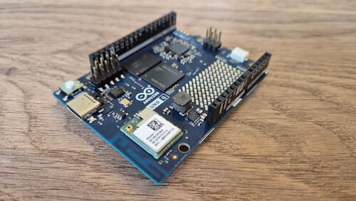 Arduino UNO Q 2GB Version