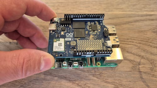 Größenvergleich - Arduino UNO Q mit Raspberry Pi 5