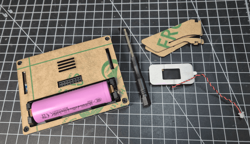 Lieferumfang des ESP32-S3 4.2