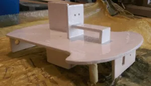 Grundplatte abgeschliffen auf 240'er Papier und mit Vorstreichfarbe bestrichen.