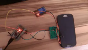 Aufbau der Schaltung für die Fernschaltung eines Relais über die Aktivierung eines Handys.