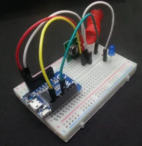 Aufbau der Schaltung mit Wemos D1 mini und dem 433MHz Sendemodul.