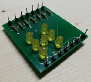 Fertige Platine mit den Bauelementen für den LED Würfel