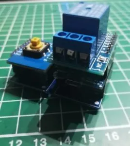 Relais Shield + One Button Shield auf dem Dual Base Shield