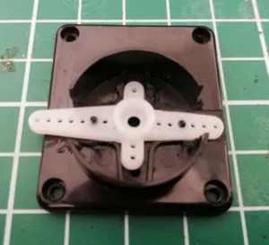 Bodenplatte mit Ruderhorn